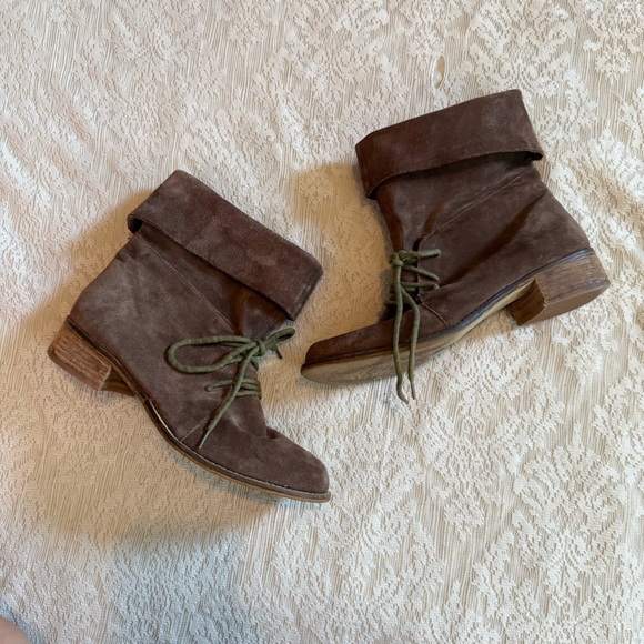 Matisse Shoes - Matisse Gen suede fold over lace up boots